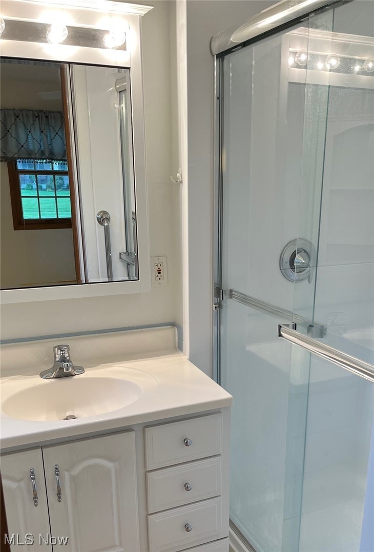 923 Andrews Road Medina, OH 44256 - Photo 22 of 35 Master Bath