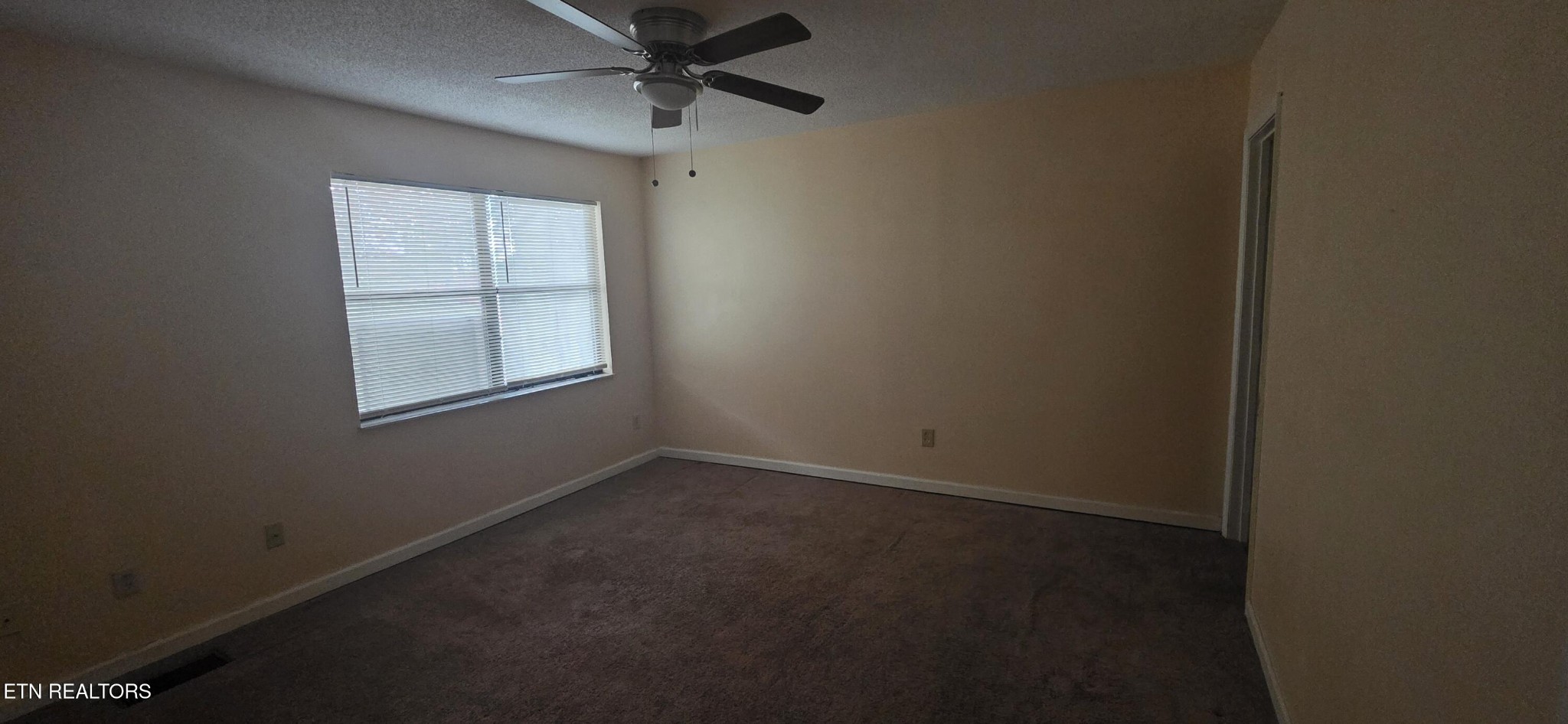 113 High Point Lane Oak Ridge, TN 37830 - Photo 15 of 24 an empty room with a window