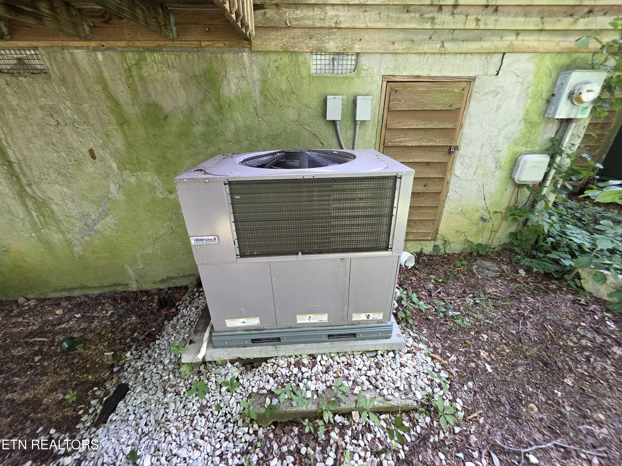 113 High Point Lane Oak Ridge, TN 37830 - Photo 22 of 24 a view of a bathroom