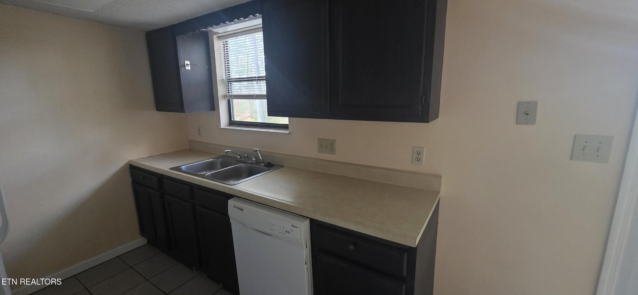 113 High Point Lane Oak Ridge, TN 37830 - Photo 7 of 24 a utility room with a sink