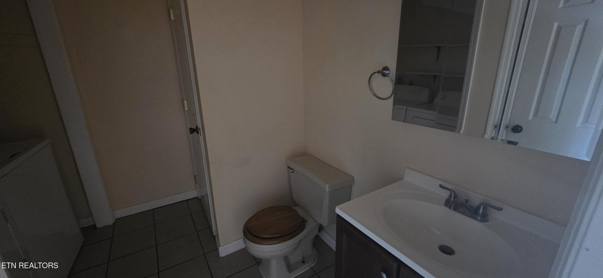 113 High Point Lane Oak Ridge, TN 37830 - Photo 9 of 24 a bathroom with a sink toilet and a mirror