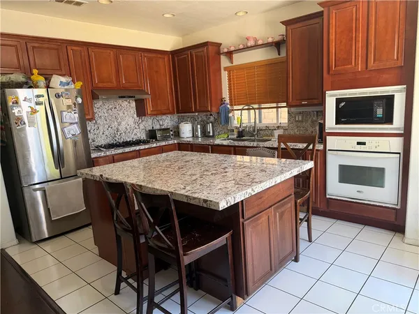 $4,500 | 19937 Christopher Lane, Saugus, CA 91350