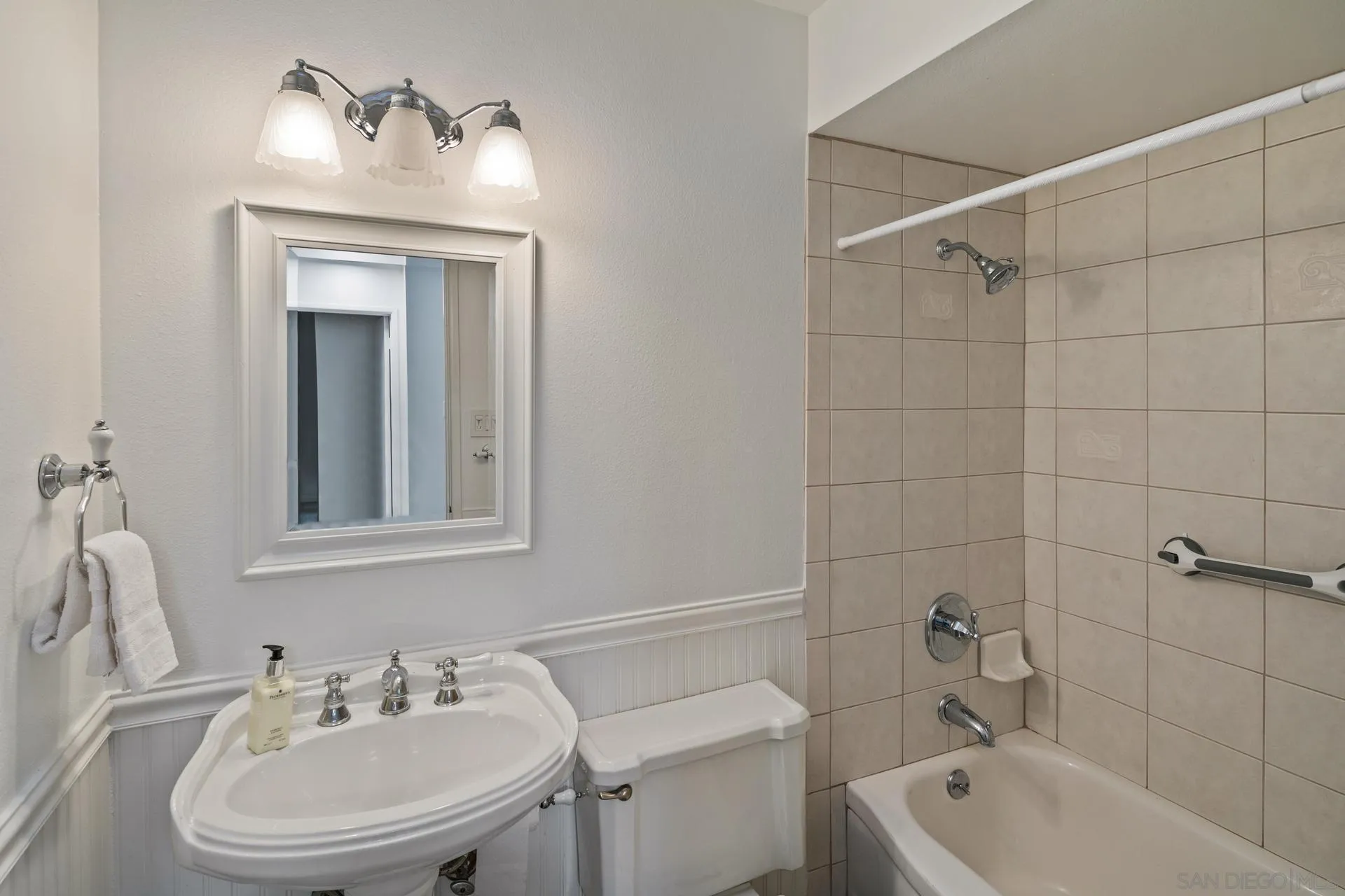 916 Crest Drive Encinitas, CA 92024 - Photo 33 of 47 a bathroom with a sink a toilet and shower