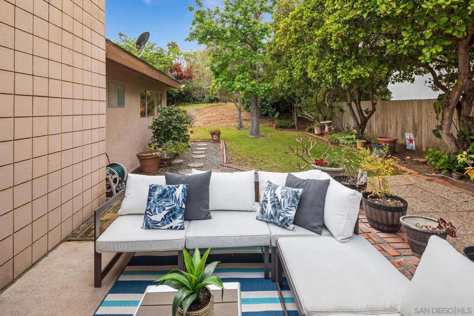 916 Crest Drive Encinitas, CA 92024 - Photo 36 of 47 a view of a couches in a patio with a small yard