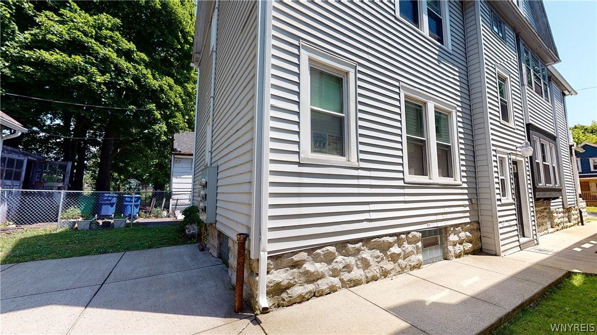 52 Locust Street Buffalo, NY 14204 - Photo 5 of 46