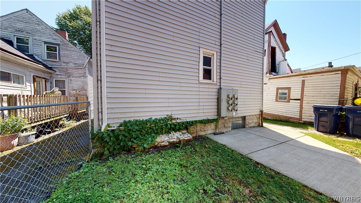 52 Locust Street Buffalo, NY 14204 - Photo 6 of 46