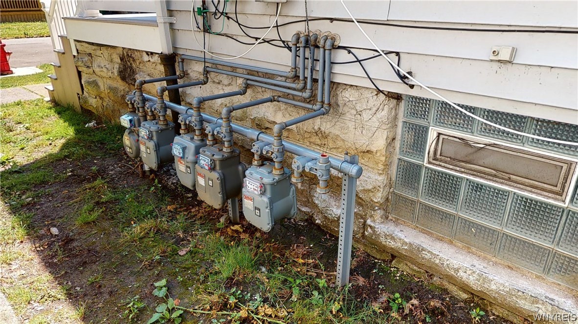 52 Locust Street Buffalo, NY 14204 - Photo 9 of 46