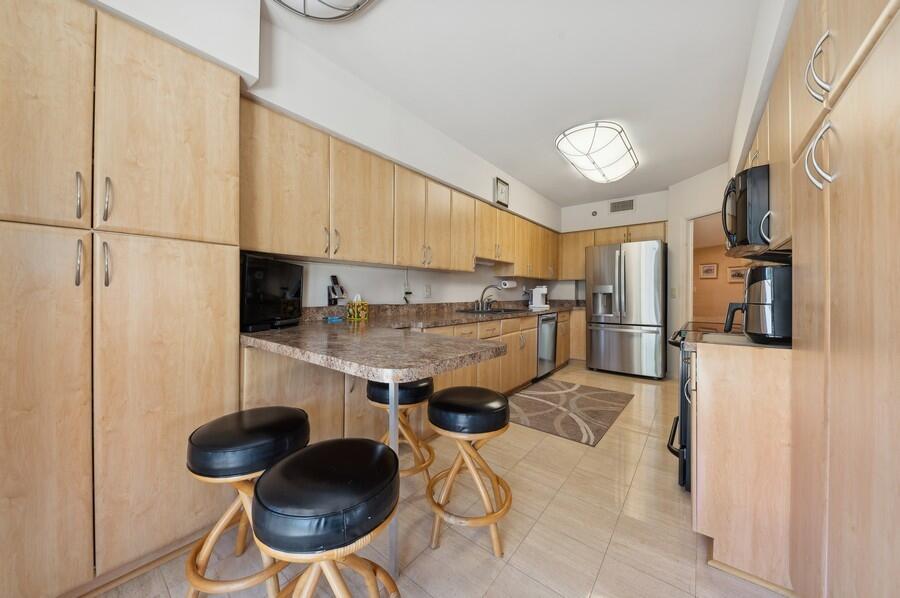 1401 South Ocean Boulevard, Unit 110 Boca Raton, FL 33432 - Photo 9 of 46 Kitchen