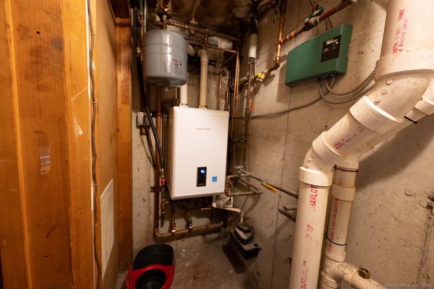 346 Forbes Avenue, Unit 346 New Haven, CT 06512 - Photo 14 of 15 a room with storage and utility