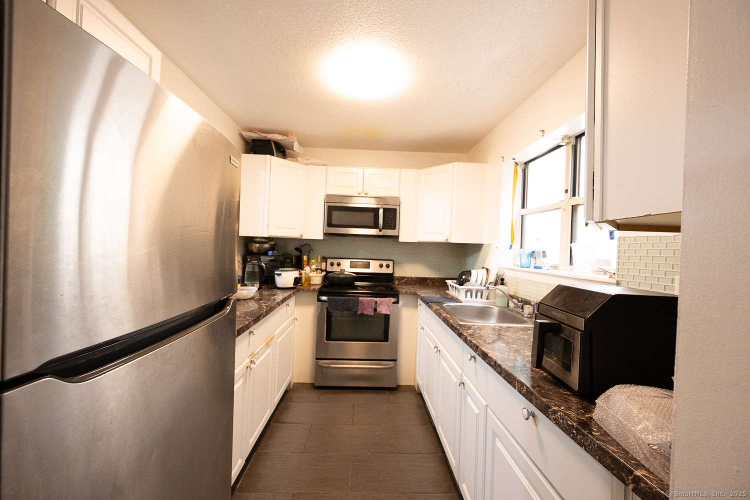 346 Forbes Avenue, Unit 346 New Haven, CT 06512 - Photo 5 of 15 a kitchen with a sink stove and refrigerator