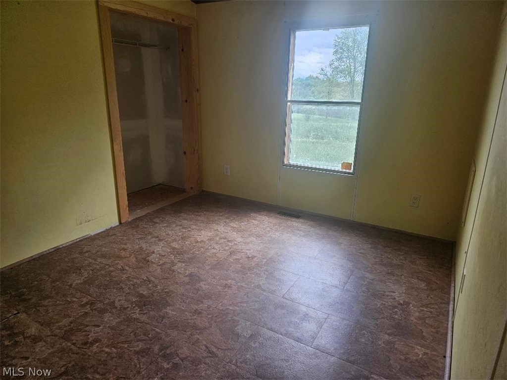5229 Senate Road Southeast Amsterdam, OH 43903 - Photo 7 of 13