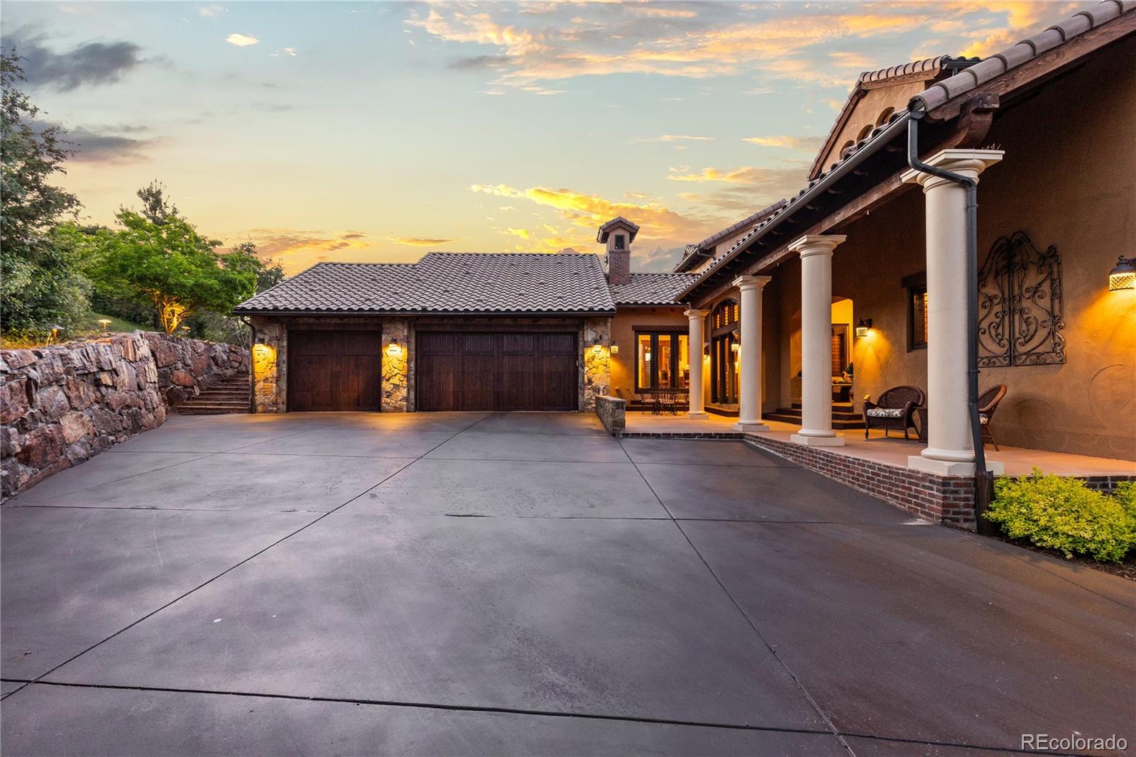 8245 Raphael Lane Littleton, CO 80125 - Photo 4 of 44 Gallery Image 4