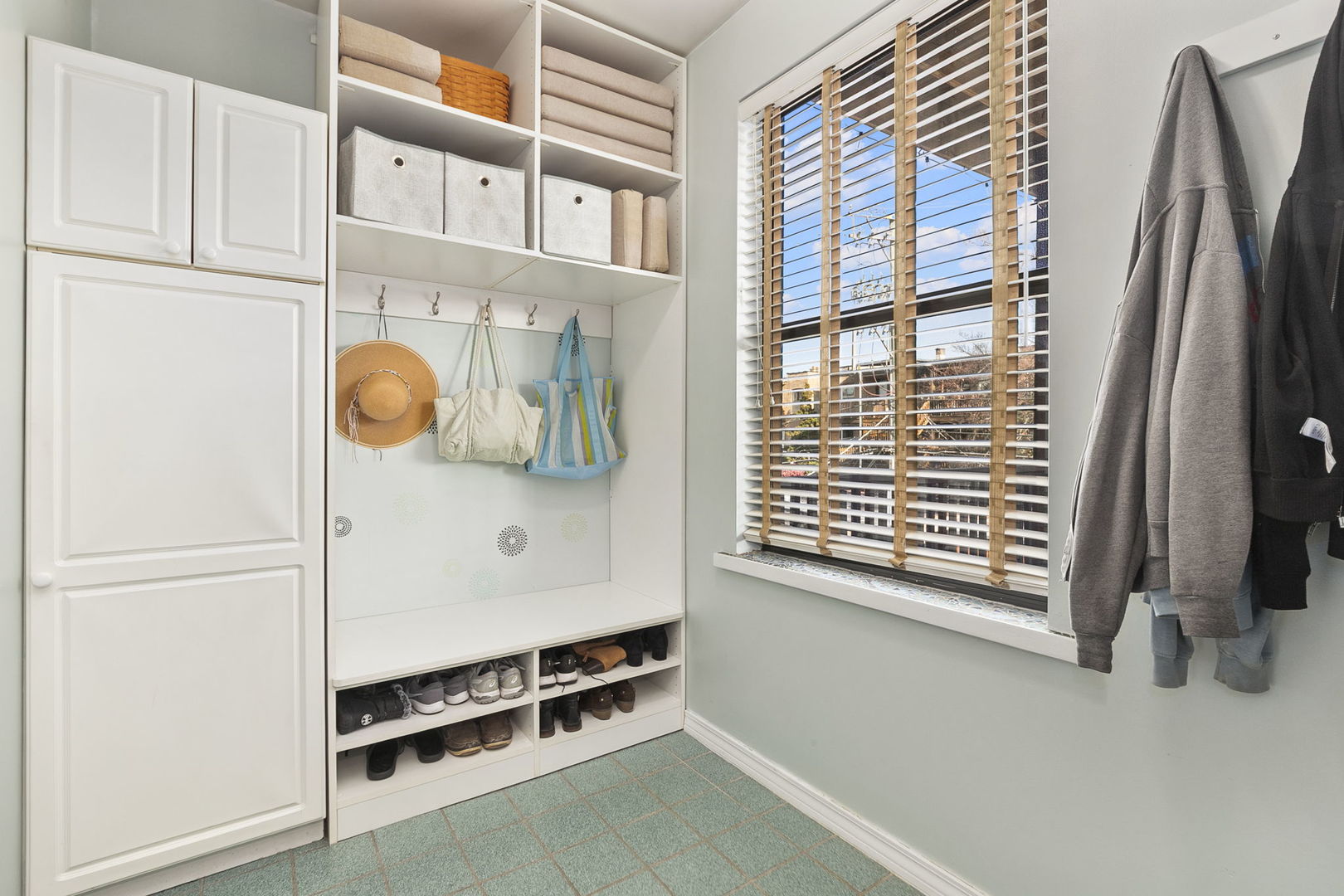 4429 North Beacon Street, Unit 2N Chicago, IL 60640 - Photo 14 of 32 a view of cabinets and window