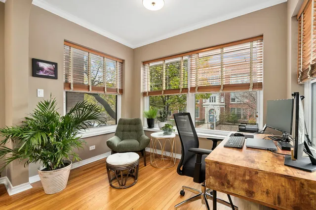 $575,000 | 4429 North Beacon Street, Unit 2N, Chicago, IL 60640