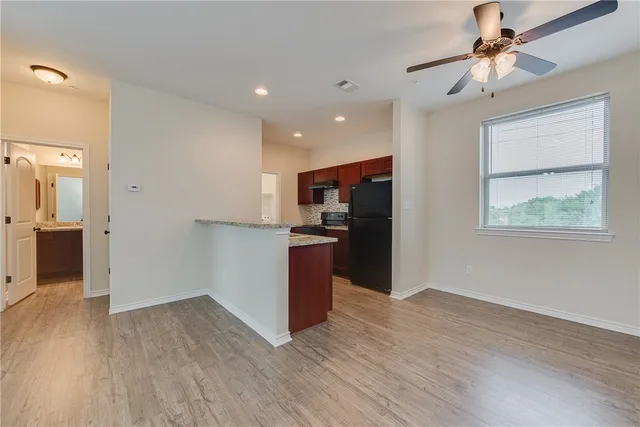 $1,185 | 1915 Dartmouth Street, Unit 4019, College Station, TX 77840