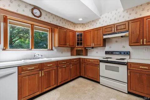 $659,000 | 2872 Brookfield Drive, Yorktown Heights, NY 10598