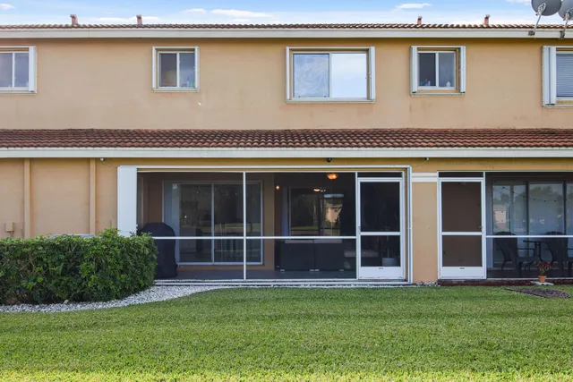 a view of a house with yard and front view of a house