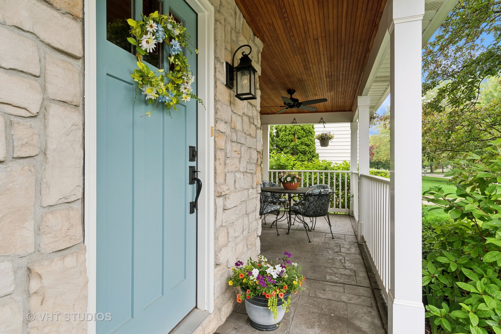 2124 Wicklow Road Naperville, IL 60564 - Photo 3 of 35 a view of a chairs and table in a patio