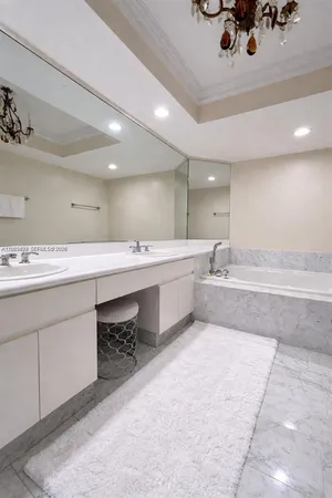 $4,700 | 16400 Collins Avenue, Unit 442, Sunny Isles Beach, FL 33160