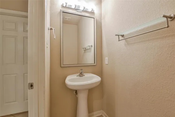 $2,500 | 1135 Glenwood Canyon Lane, Houston, TX 77077