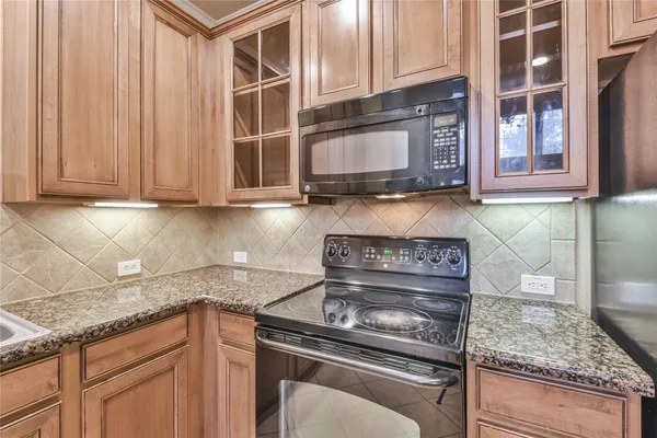 $2,500 | 1135 Glenwood Canyon Lane, Houston, TX 77077
