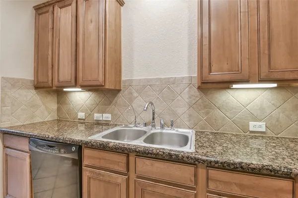 $2,500 | 1135 Glenwood Canyon Lane, Houston, TX 77077