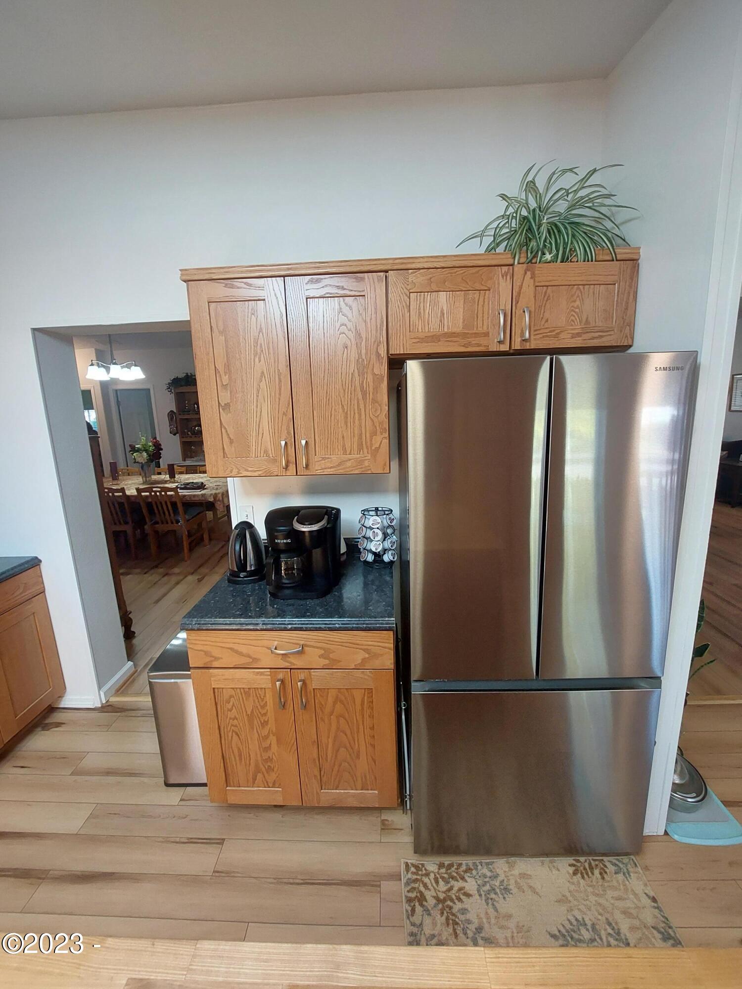 655 Northeast Burnett Road McMinnville, OR 97128 - Photo 7 of 44 Kitchen, Newer Appliances