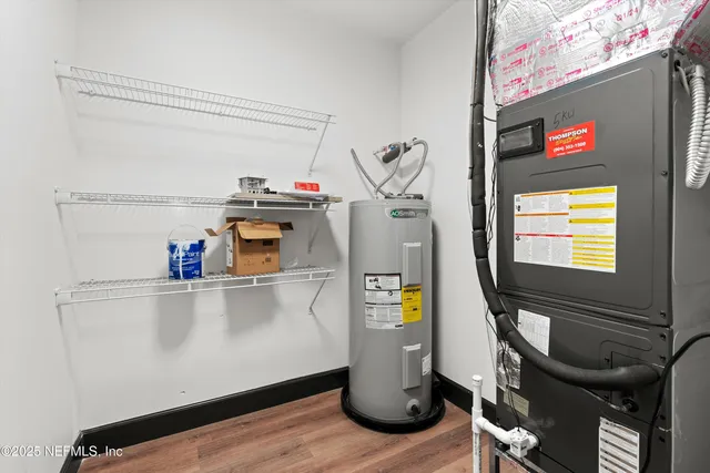 a view of utility room