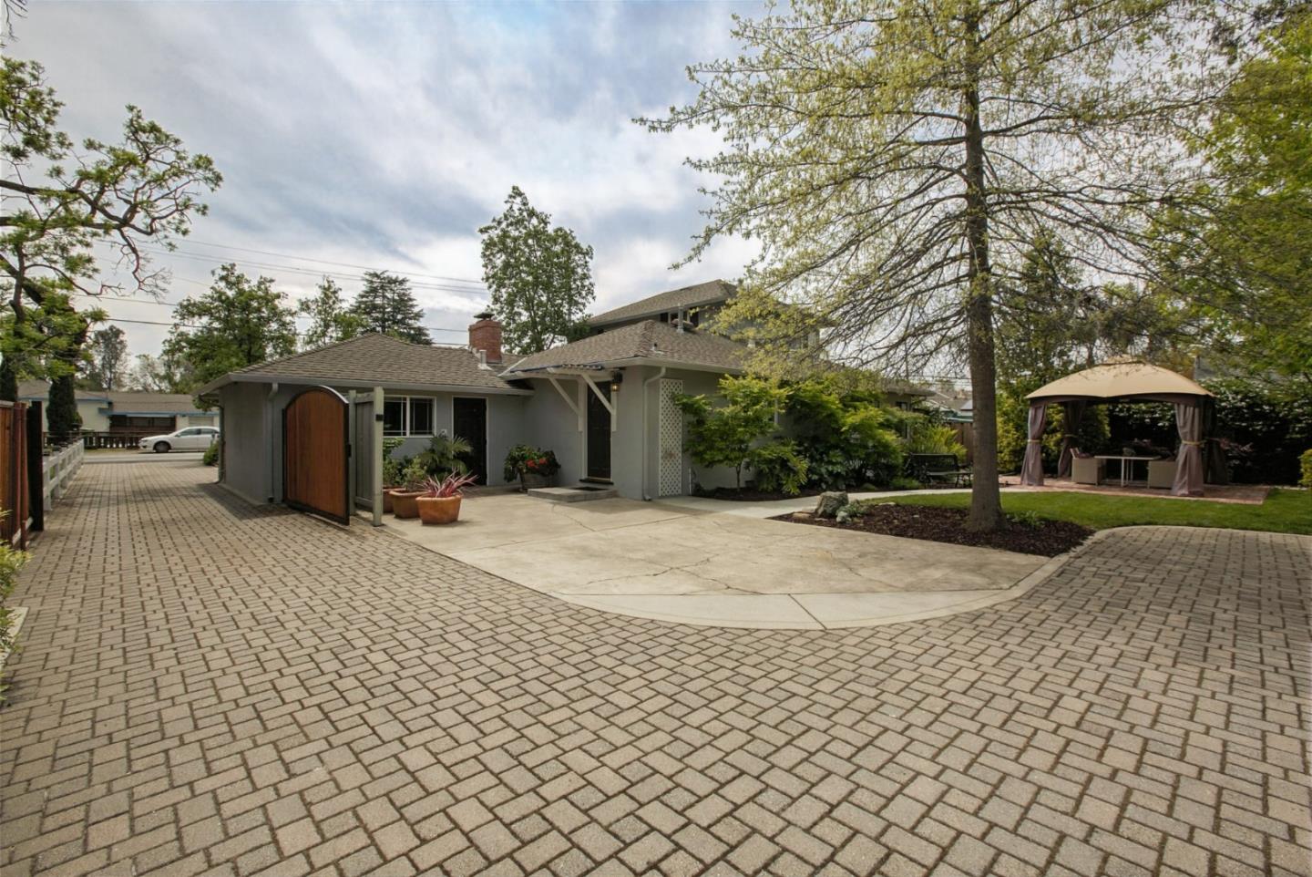 645 Chapman Drive Campbell, CA 95008 - Photo 32 of 33 a front view of a house with a yard