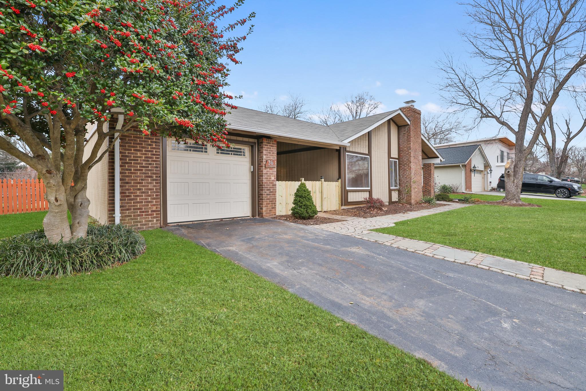 36 Thrush Road Sterling, VA 20164 - Photo 4 of 35 a front view of a house with garden