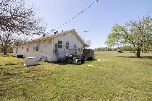 $350,000 | 20311 State Highway 95, Holland, TX 76534