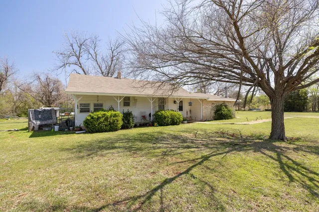 $350,000 | 20311 State Highway 95, Holland, TX 76534