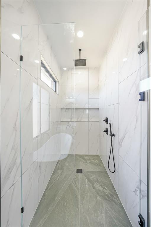 156 Rocky Ridge Way Auburn, GA 30011 - Photo 37 of 56 a bathroom with a shower