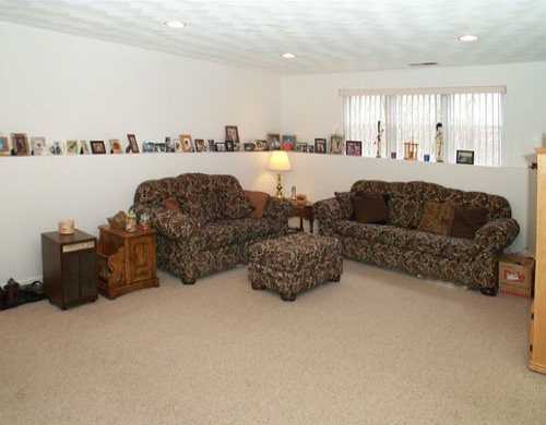 998 Lower River Road Lincoln, RI 02865 - Photo 3 of 8 Den/Family/Great Room.