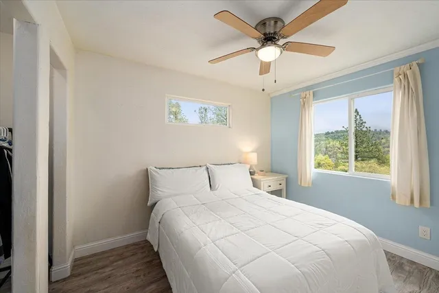 a view of a house with backyard and garden