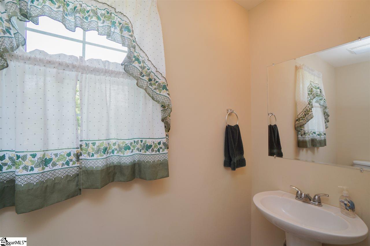 5245 Greenpond Road Gray Court, SC 29645 - Photo 14 of 22