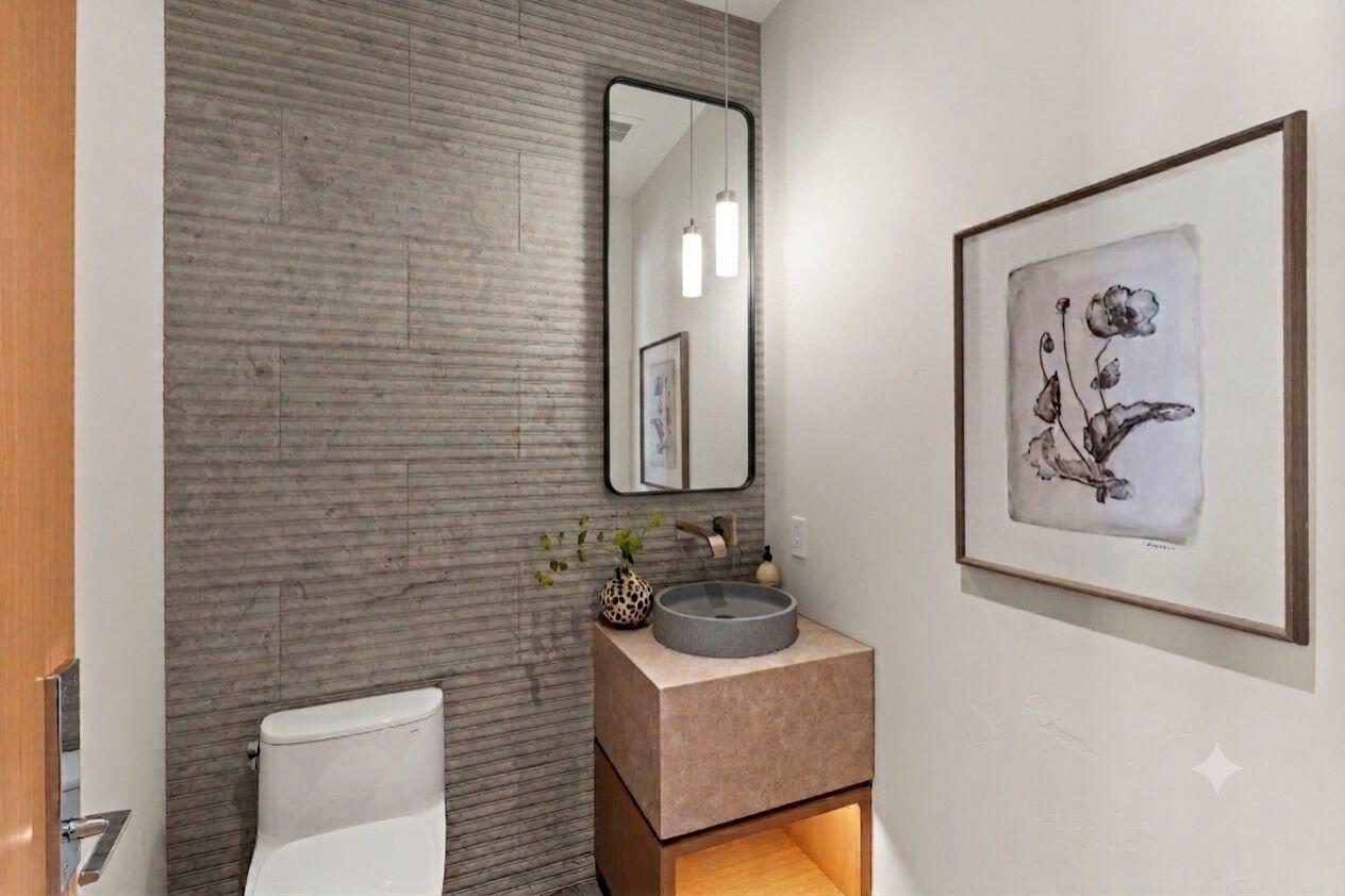 460 North Main Street, Unit 302 Ketchum, ID 83340 - Photo 16 of 23 Powder Room