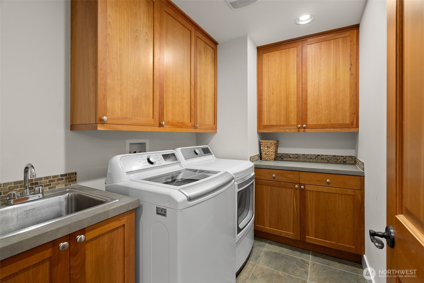 6963 Northeast Hidden Cove Road Bainbridge Island, WA 98110 - Photo 32 of 39