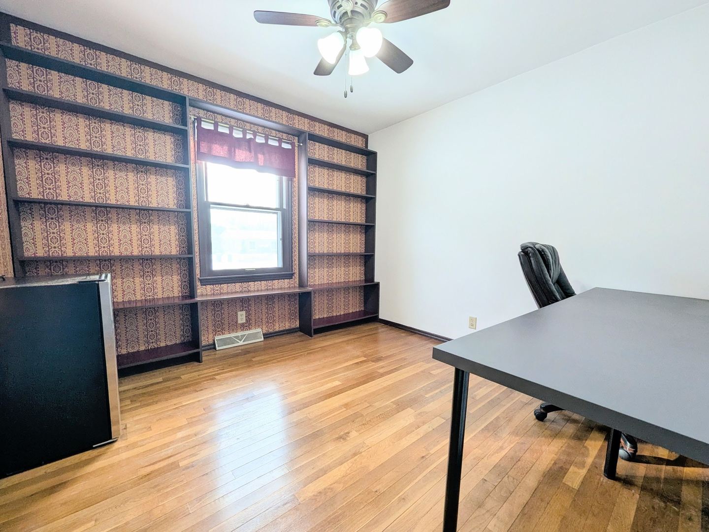 2305 East Shurts Circle Urbana, IL 61801 - Photo 18 of 26 a view of an empty room with a window