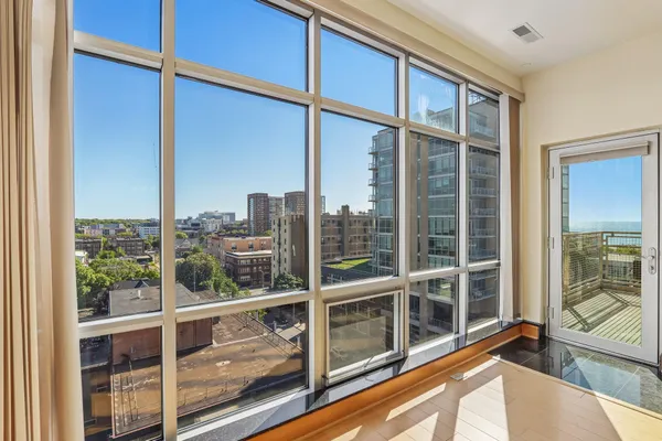 $236,500 | 1550 East Royall Place, Unit 911, Milwaukee, WI 53202