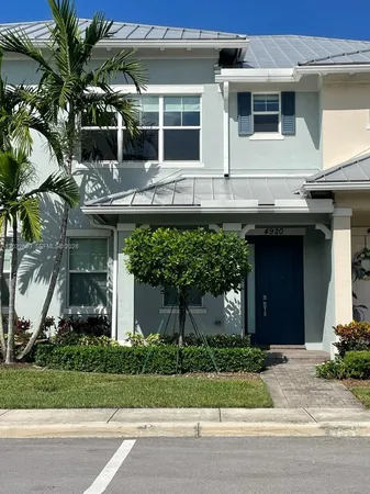$3,500 | 4920 Eucalyptus Drive, Unit 2, Hollywood, FL 33021