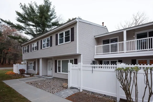 $2,800 | 618 Edgebrook Drive, Unit 618, Boylston, MA 01505