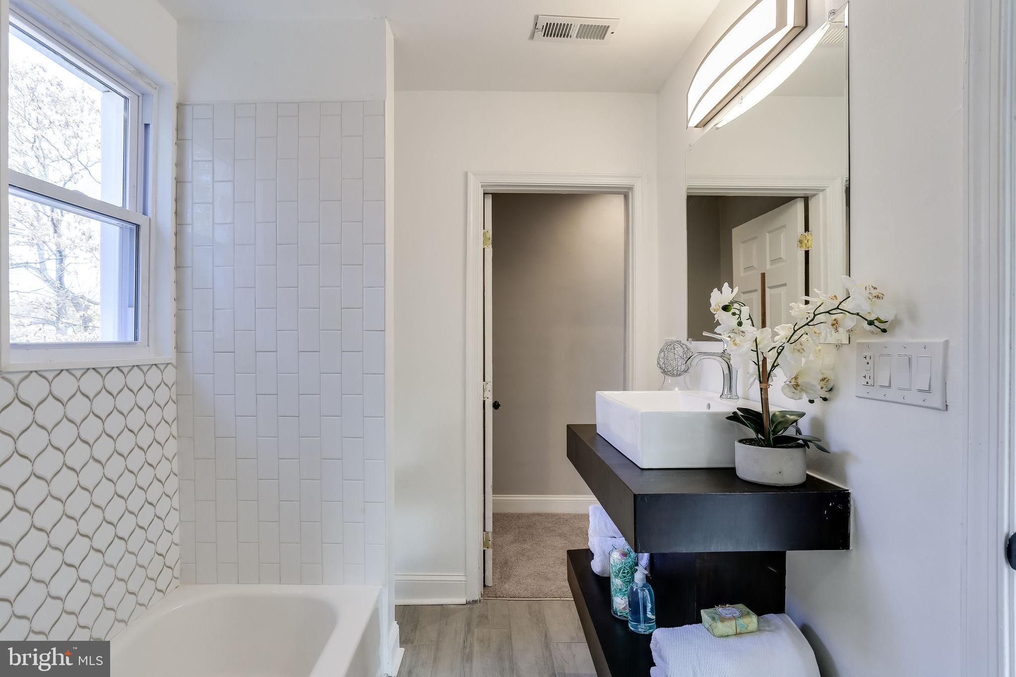 3306 Dorithan Road Baltimore, MD 21215 - Photo 22 of 24 Upstairs Full Bathroom