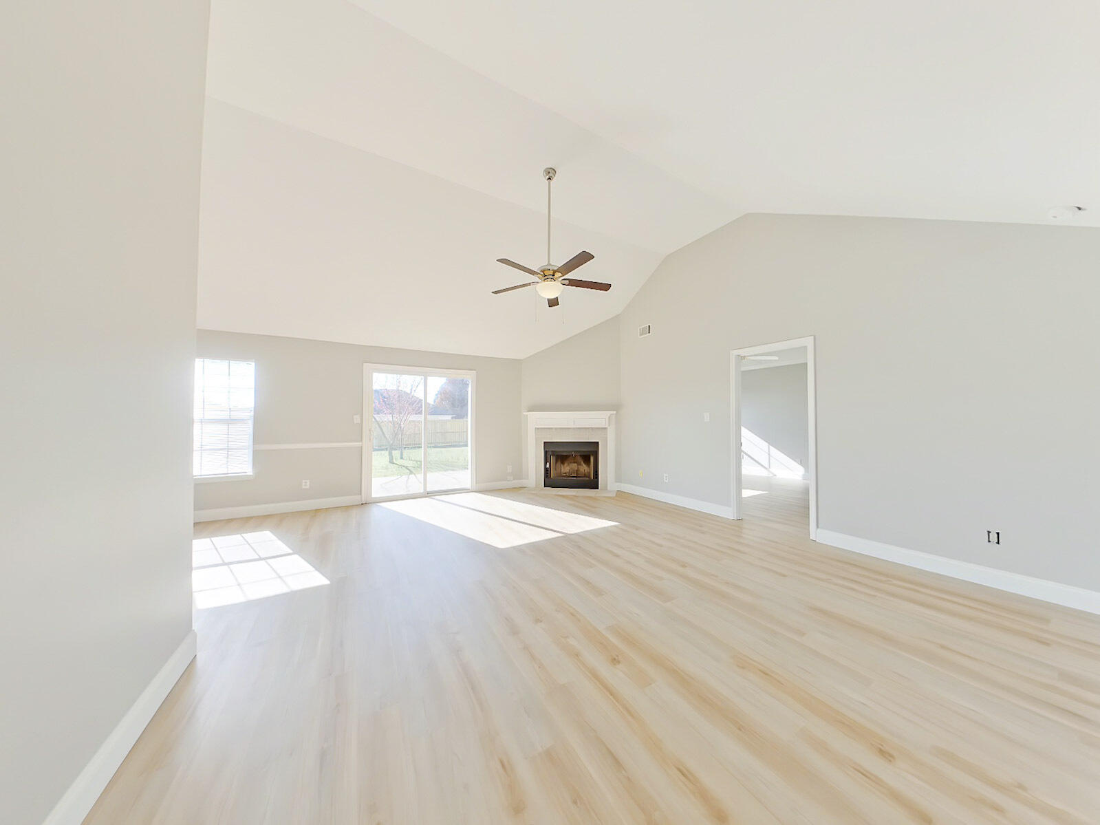 304 Summerfield Circle Grovetown, GA 30813 - Photo 3 of 24 11-Living Room (51)