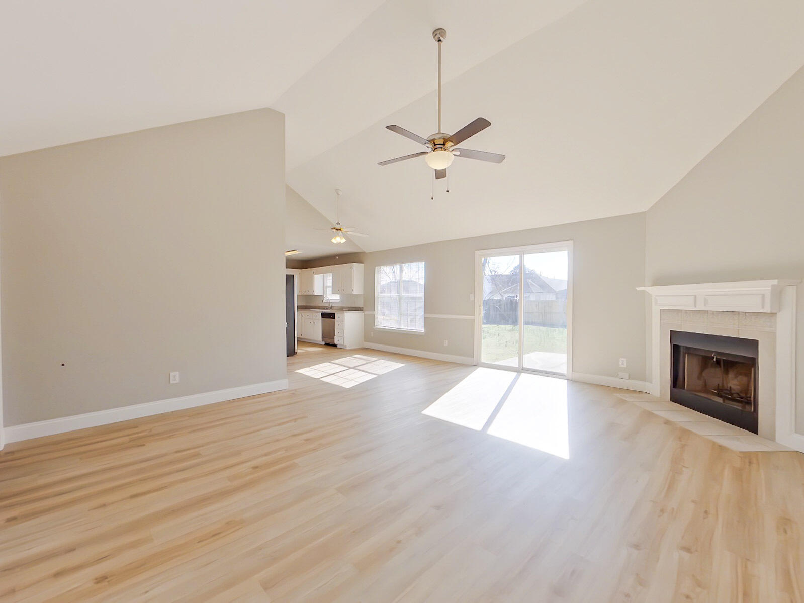 304 Summerfield Circle Grovetown, GA 30813 - Photo 4 of 24 15-Living Room (53)