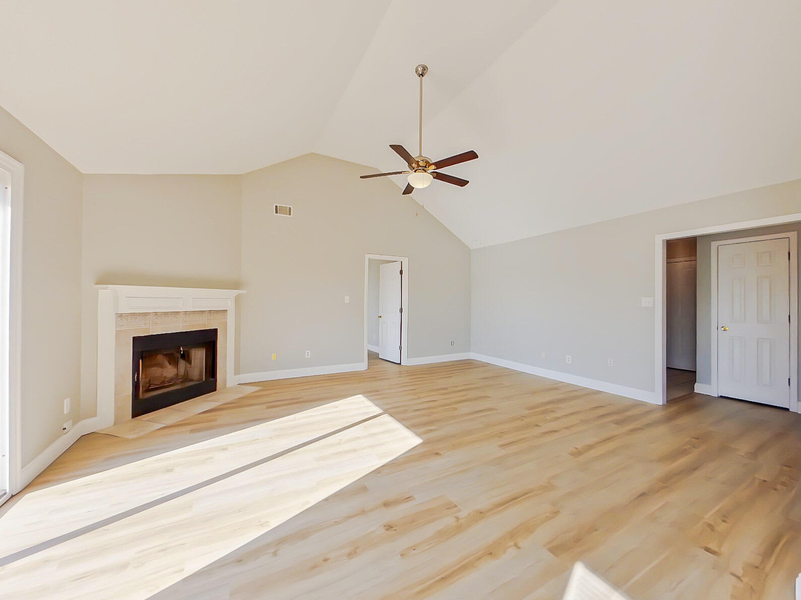 304 Summerfield Circle Grovetown, GA 30813 - Photo 5 of 24 17-Living Room (52)