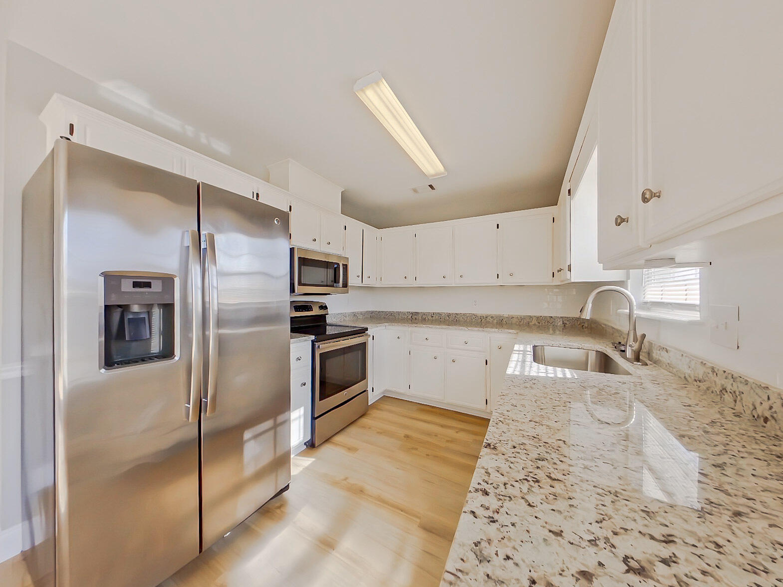 304 Summerfield Circle Grovetown, GA 30813 - Photo 7 of 24 4-Kitchen - 2025-02-20T110618