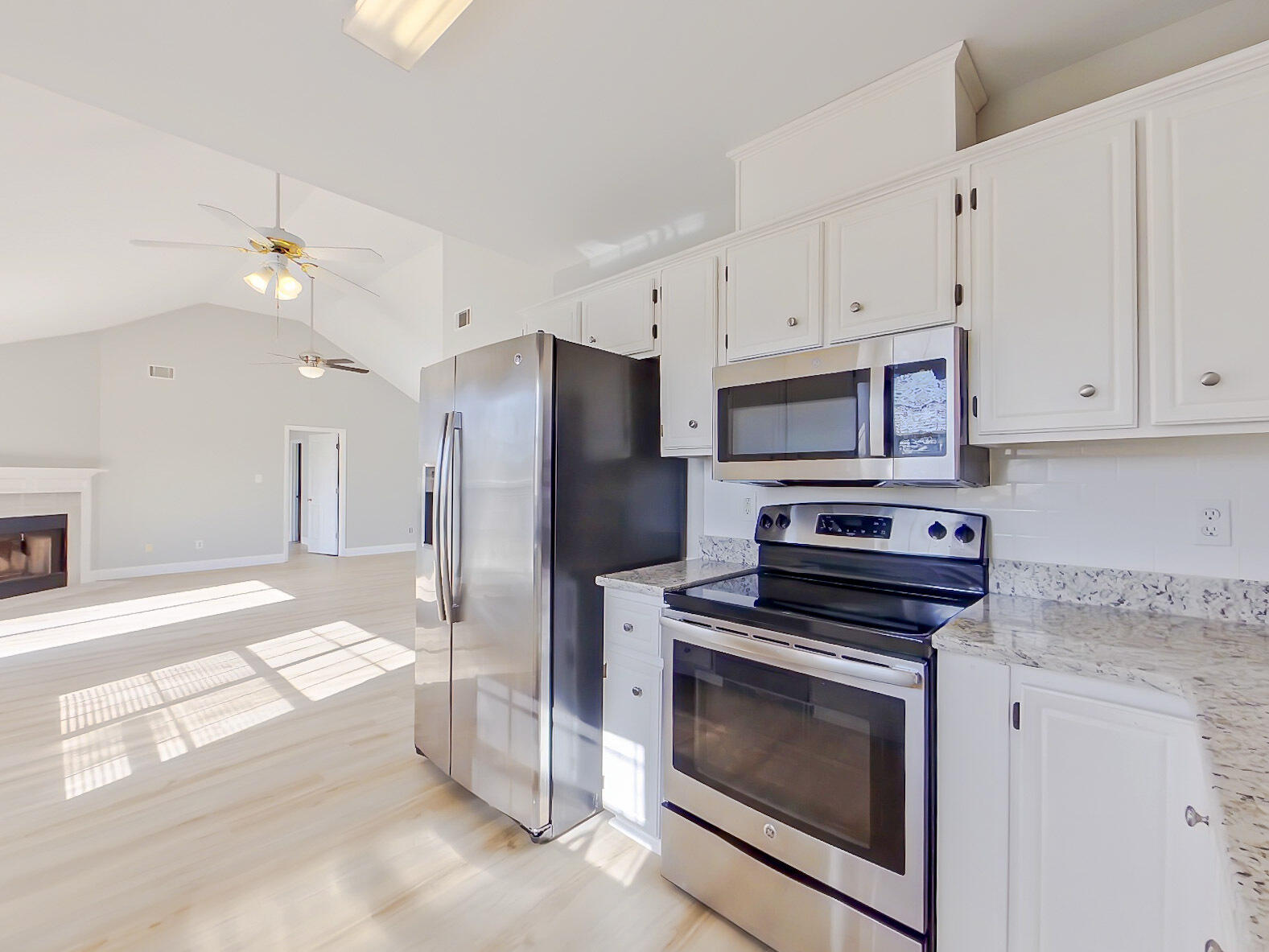 304 Summerfield Circle Grovetown, GA 30813 - Photo 8 of 24 3-Kitchen - 2025-02-20T110634