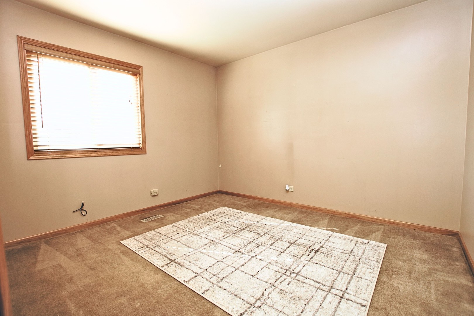 1151 Sandpebble Circle Algonquin, IL 60102 - Photo 17 of 34 an empty room with a window