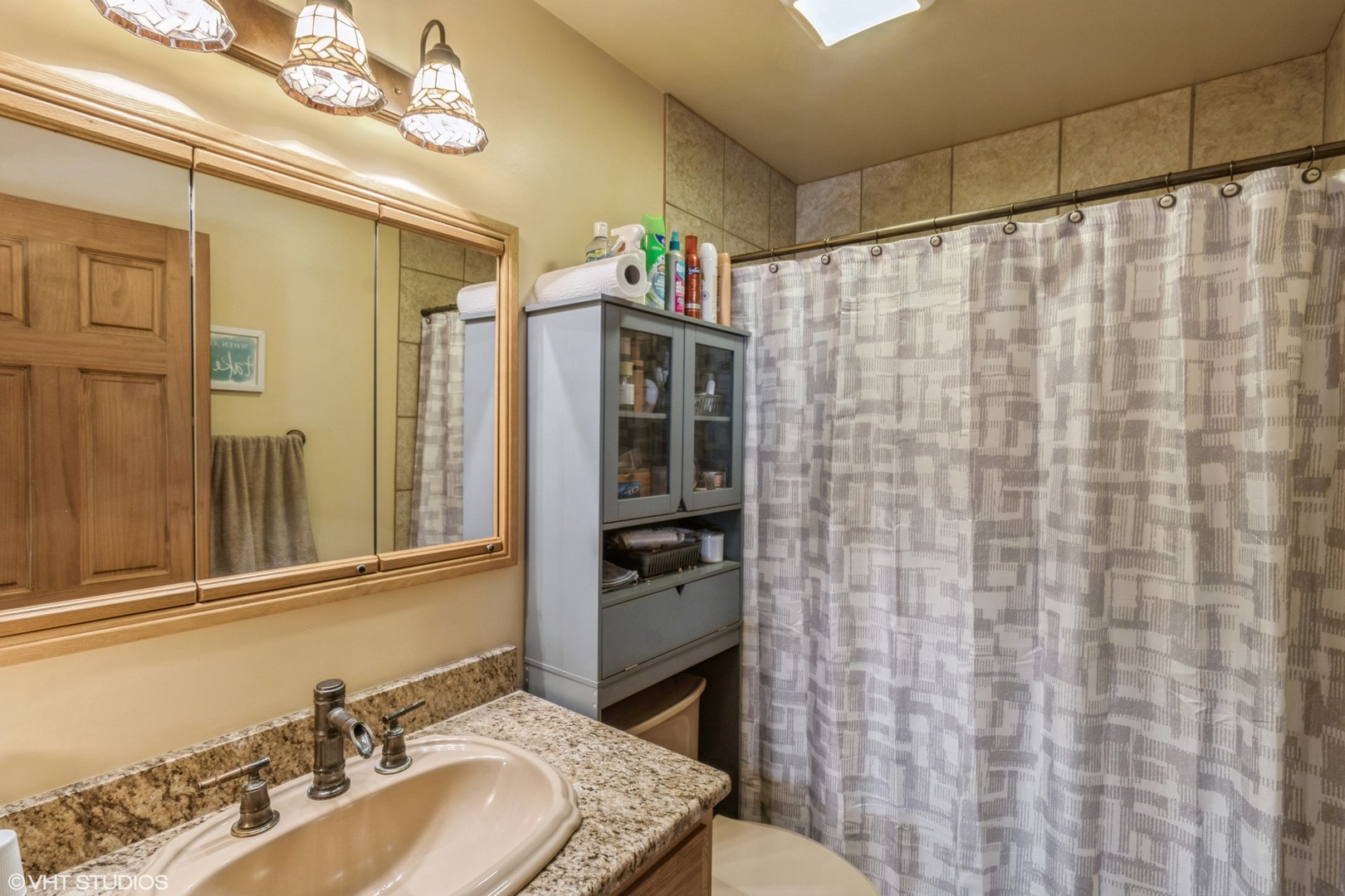 1151 Sandpebble Circle Algonquin, IL 60102 - Photo 18 of 34 a bathroom with a sink and a mirror